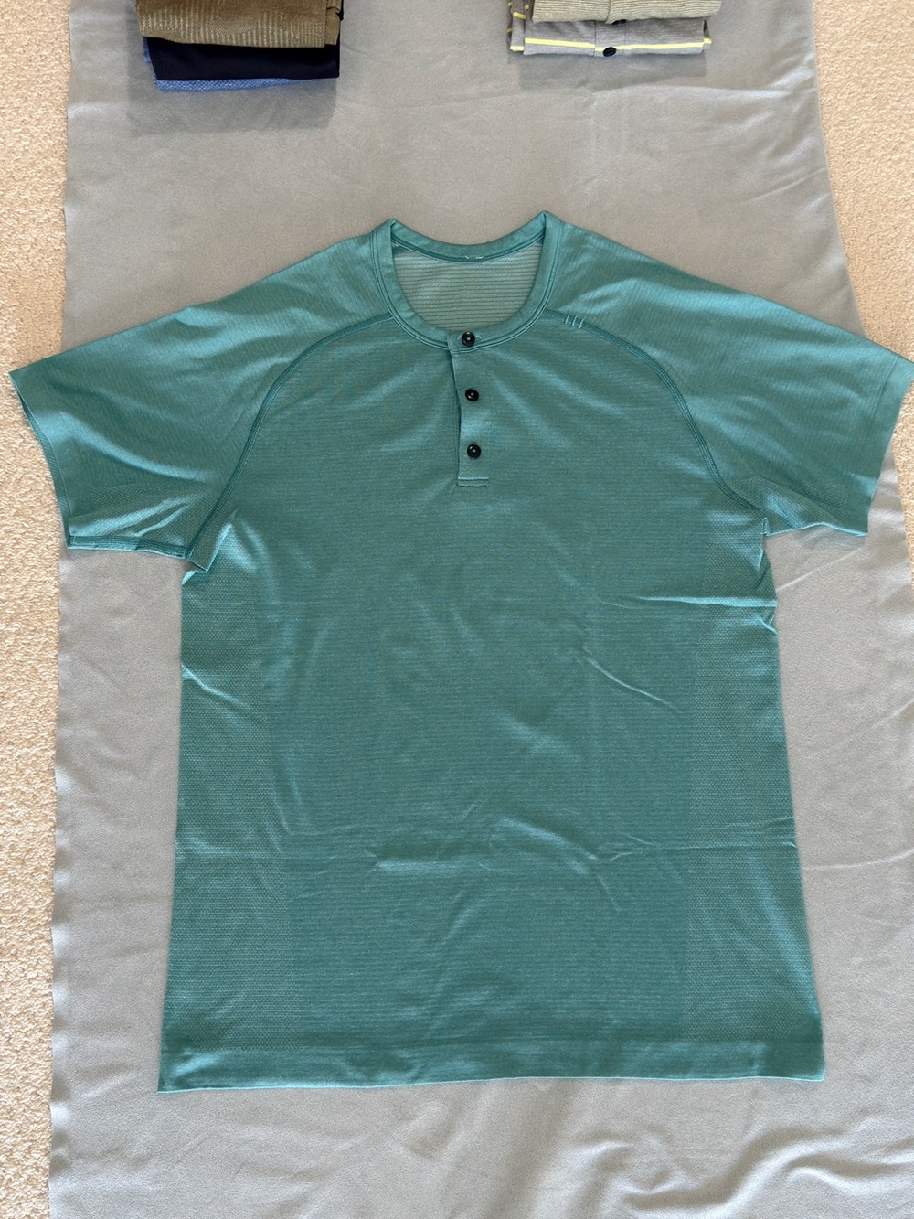 Metal Vent Henley Short Sleeve